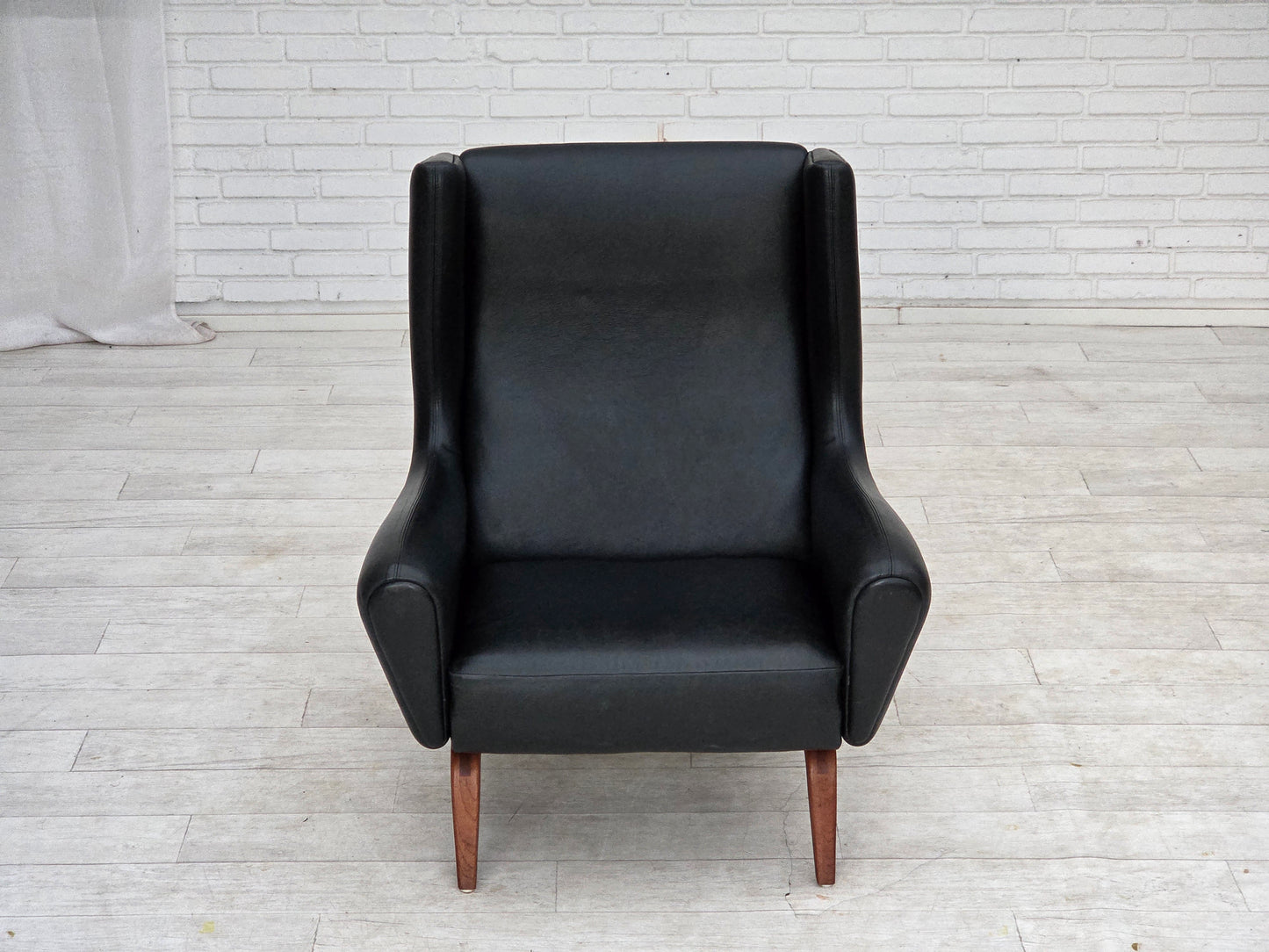 1960s, Danish design by Illum Wikkelsø, armchair, model 110, leather, teak wood.