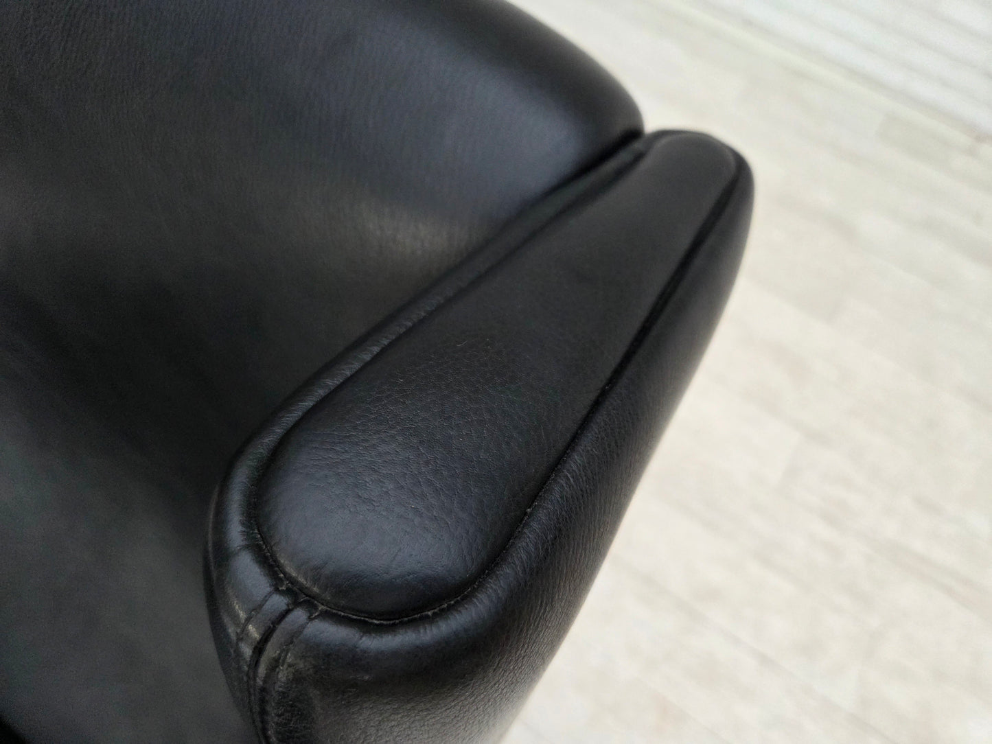 1960s, Danish design by Illum Wikkelsø, armchair, model 110, leather, teak wood.