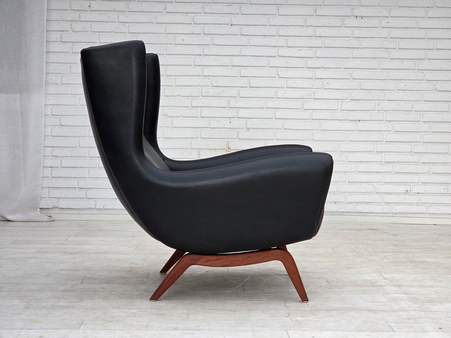 1960s, Danish design by Illum Wikkelsø, armchair, model 110, leather, teak wood.