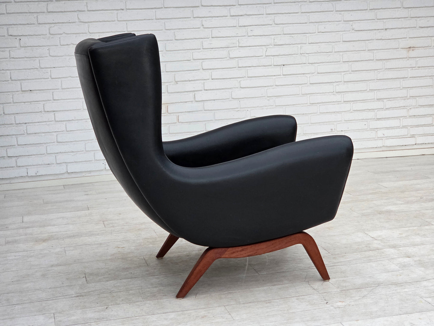 1960s, Danish design by Illum Wikkelsø, armchair, model 110, leather, teak wood.