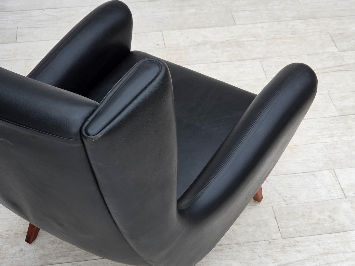 1960s, Danish design by Illum Wikkelsø, armchair, model 110, leather, teak wood.