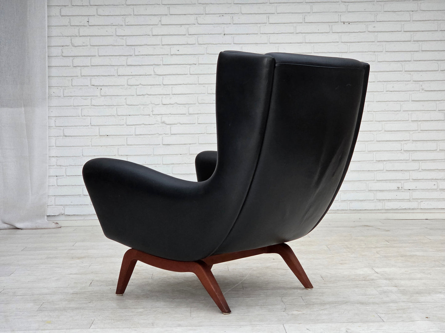 1960s, Danish design by Illum Wikkelsø, armchair, model 110, leather, teak wood.