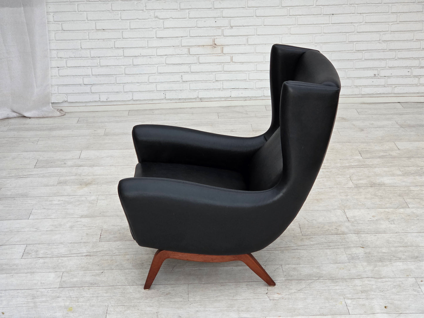 1960s, Danish design by Illum Wikkelsø, armchair, model 110, leather, teak wood.