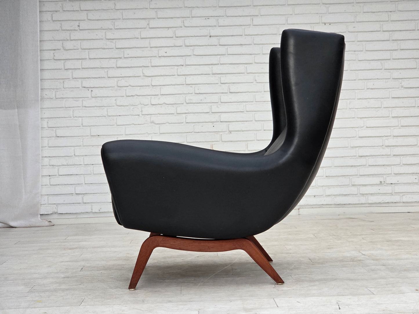 1960s, Danish design by Illum Wikkelsø, armchair, model 110, leather, teak wood.