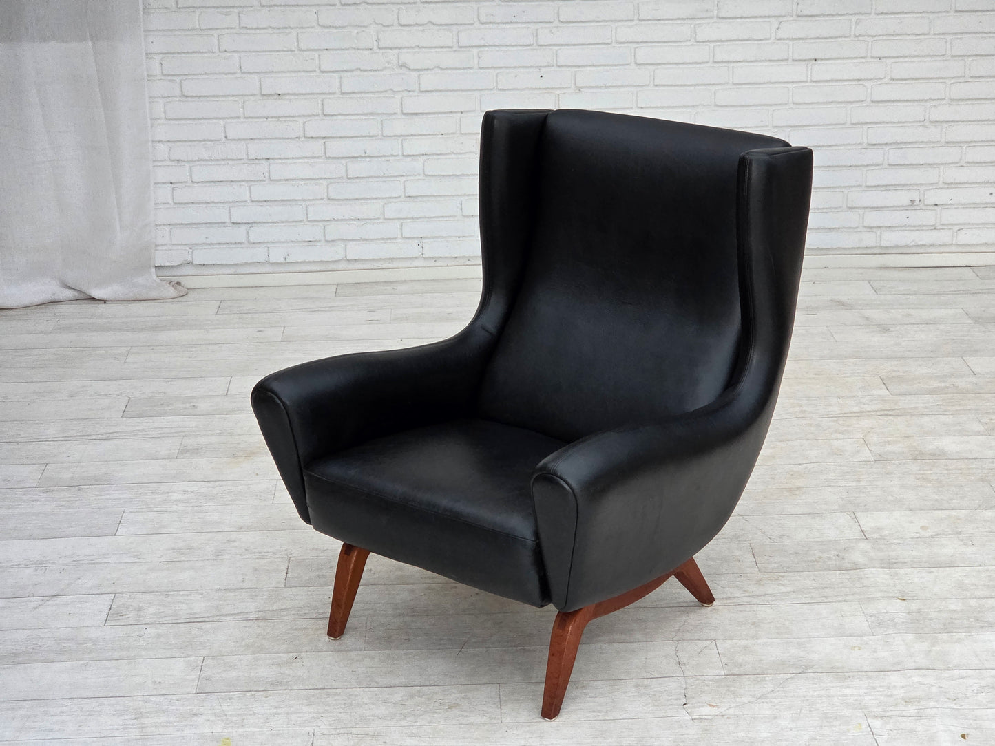 1960s, Danish design by Illum Wikkelsø, armchair, model 110, leather, teak wood.
