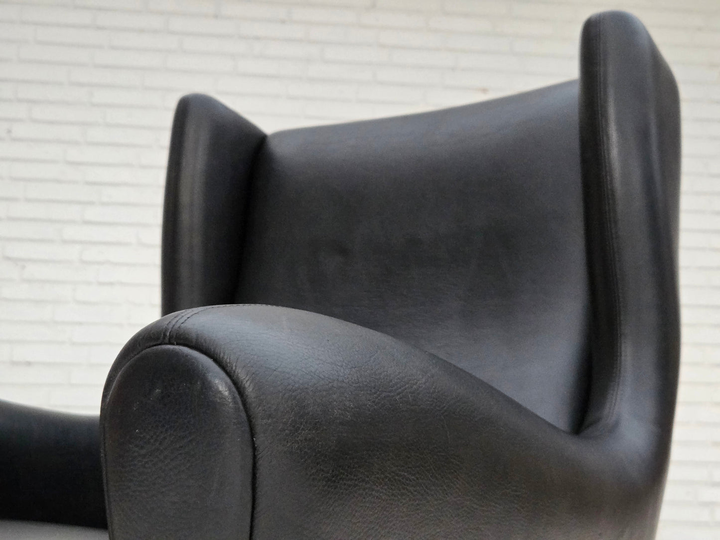 1960s, Danish design by Illum Wikkelsø, armchair, model 110, leather, teak wood.