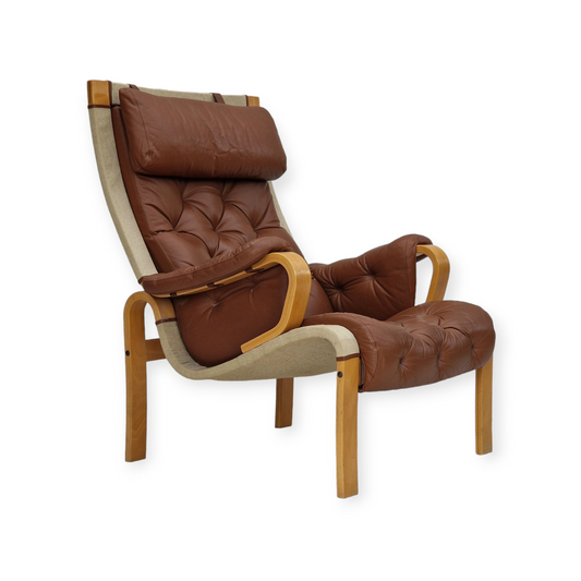 1970-80s, Danish design by Jeki Møbler, armchair in leather, beech bent wood.