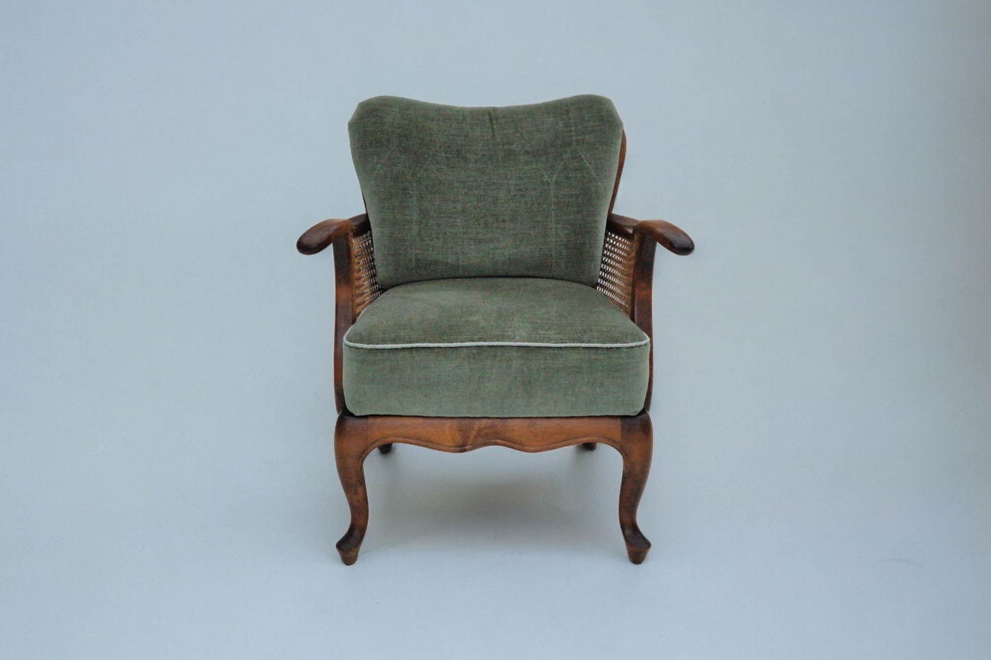 1950s, a pair of Danish armchairs in original condition, velour, ash wood, furniture mesh.