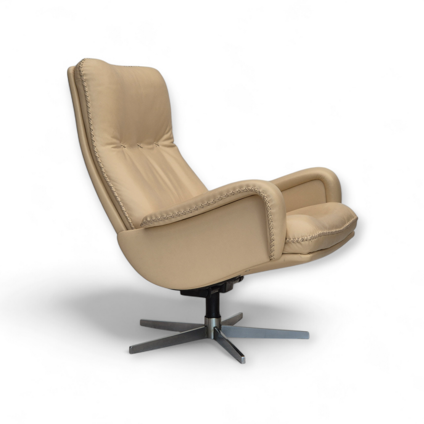 1970s, Swiss design by de Sede, swivel chair model S231 James Bond, original condition.