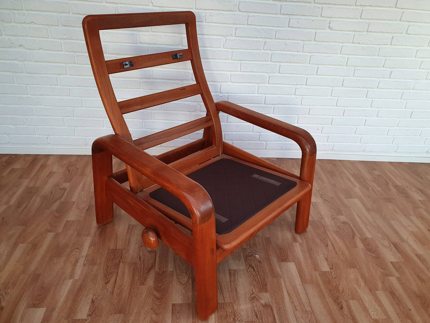 1980s, Danish adjustable lounge chair, HS Design, nubuck leather, solid teak wood.