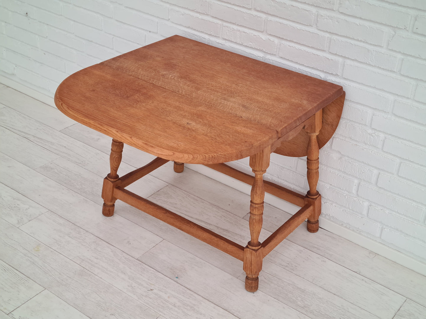 1960s, coffee table, Danish design, Henning Kjærnulf style, oak wood.